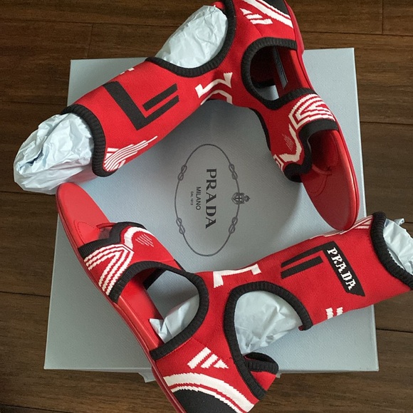 NWT,with box shoe bag.Size 38 1/2 Color Red white and black - Picture 5 of 10